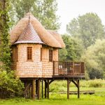 Ako postaviť dom z dreva na strome? 7 úchvatných inšpirácii